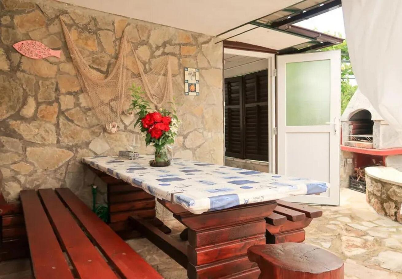 Holiday Home Ana- With Pool Kornić Buitenkant foto